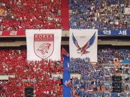 地方棋牌“双扣”配合：解析对友间如何通过舍牌信号传递炸弹数量的信息博弈。